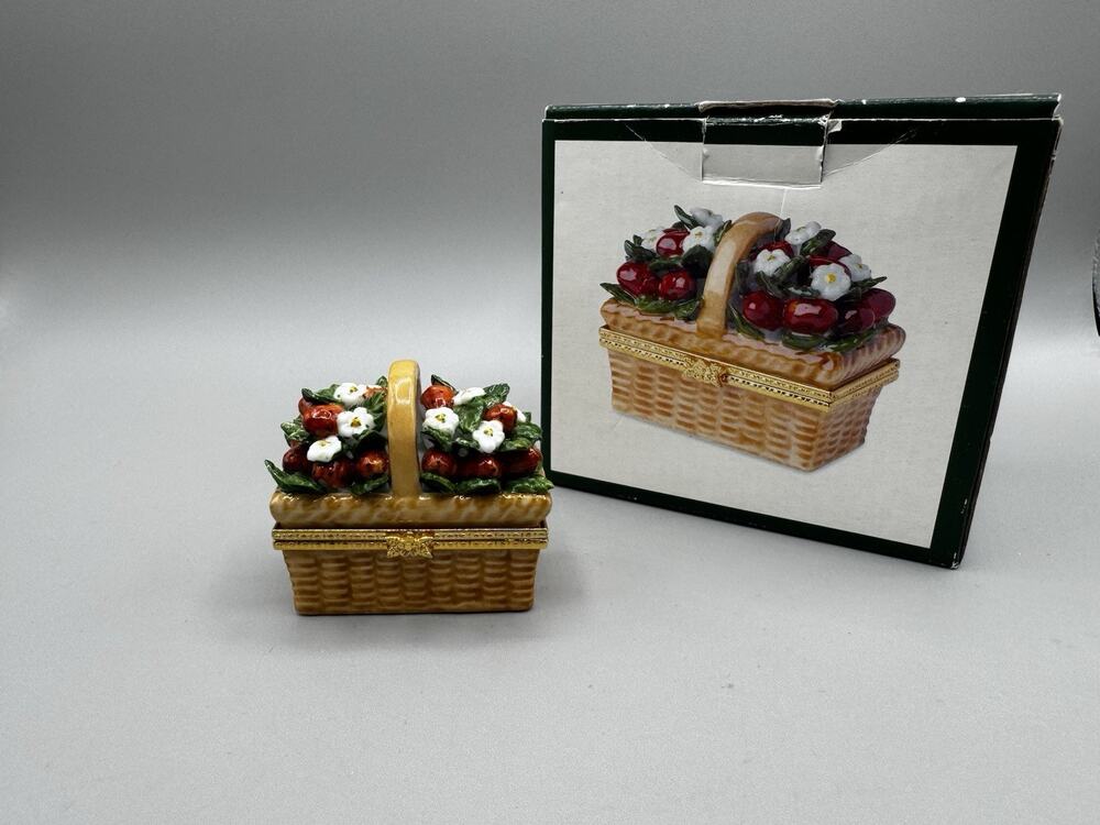 PORTMEIRION Trinket Box Hinged Lid Strawberry Basket Stash Ring Pill Box Vtg